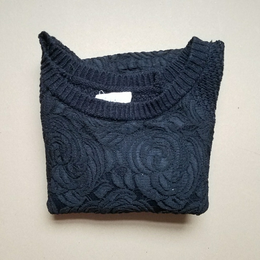 Rose pattern black sweater